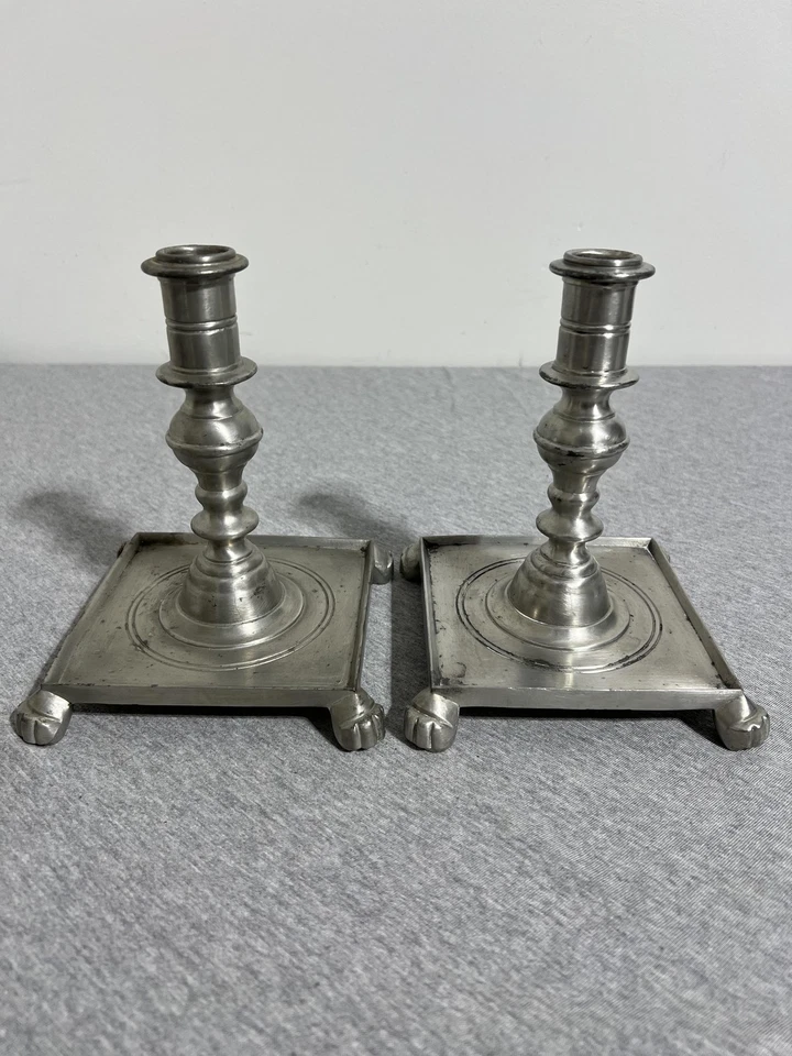 Juego de pies de bola base cuadrada para candelabros de peltre Towle Newburyport Foto 2 de 4