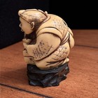 VINTAGE JAPANESE NETSUKE STYLE MAN EATING NOODLES On Base 2.5” — photo 2