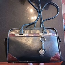 Borsa a mano Beuno lavorata a mano con manico intrecciato e dettagli fini