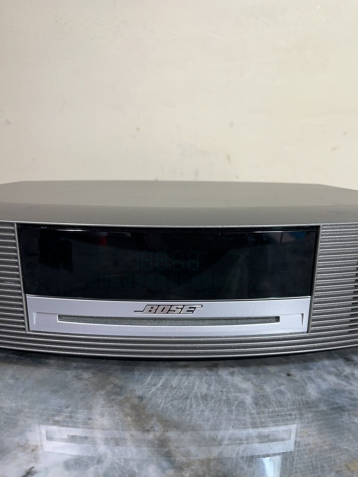 Bose Wave Music System AWRCC1 Silver w/3 CD Changer, AM/FM Clock Radio