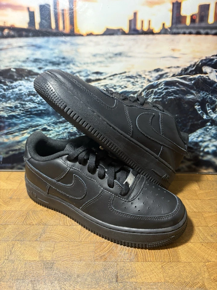 Nike Air Force Triple Negro Gs Foto 2 de 4