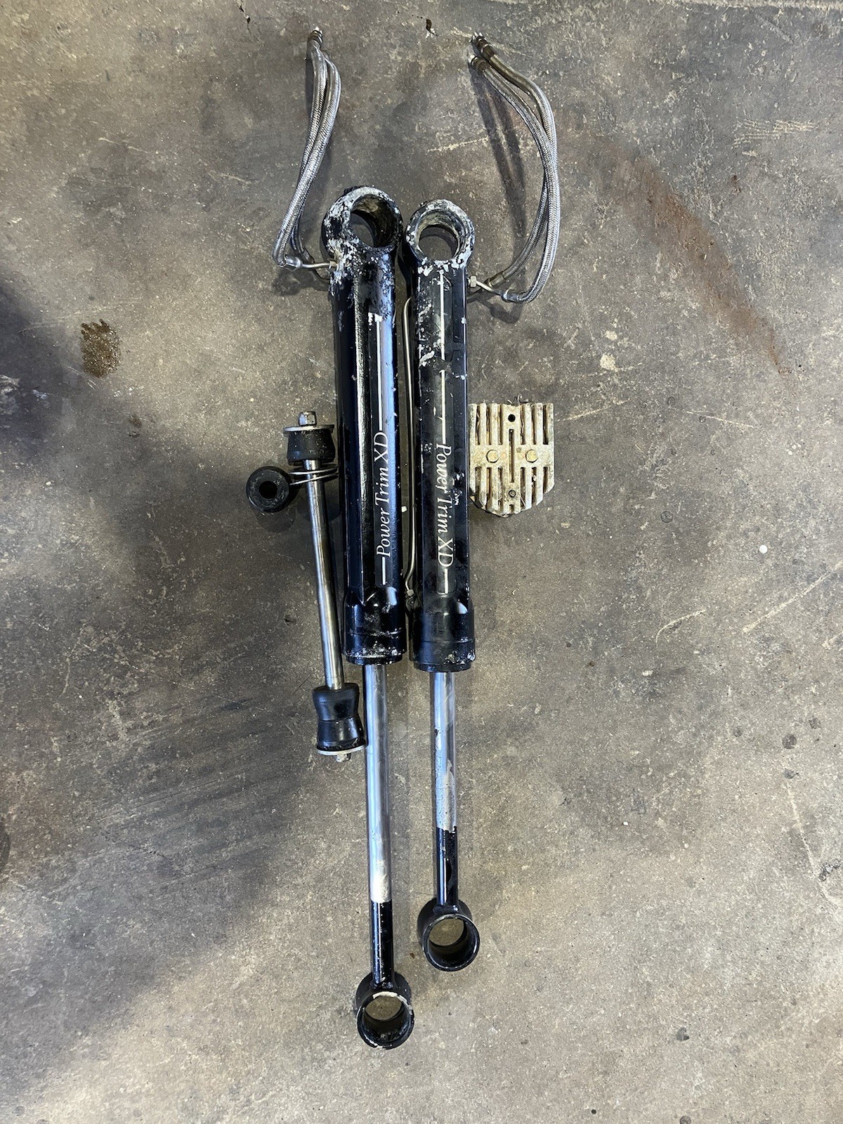 Mercruiser Alpha 1/ Gen 1 Outdrive Assy w/Hydraulic Tilt/trim Cylinders & Lines