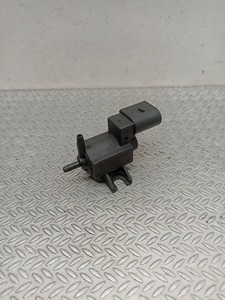 Volkswagen Golf VI 2011 Diesel 77kW Turbolader Druckwandler Magnetventil