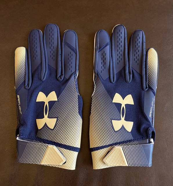 under armour spotlight glue grip gloves