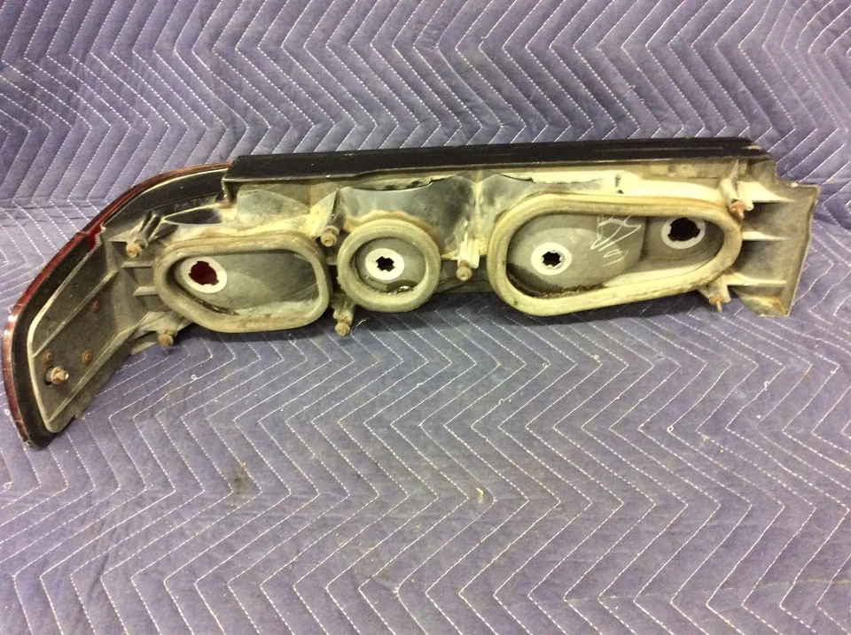 Luz trasera derecha Mercury Sable 1986-1988 luz trasera lámpara de freno fabricante original bonito Foto 3 de 3