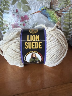 Lion Brand Suede Bulky Yarn Ecru 3oz #210 100% Polyester vintage #0119H New