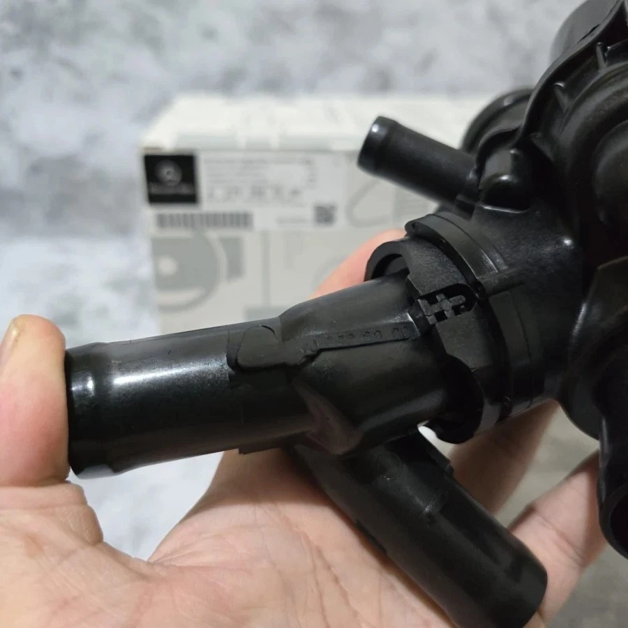 Conjunto de termostato de motor apto para Mercedes-Benz GLA45 AMG 2015-2019 A2702002200 OEM Foto 4 de 4