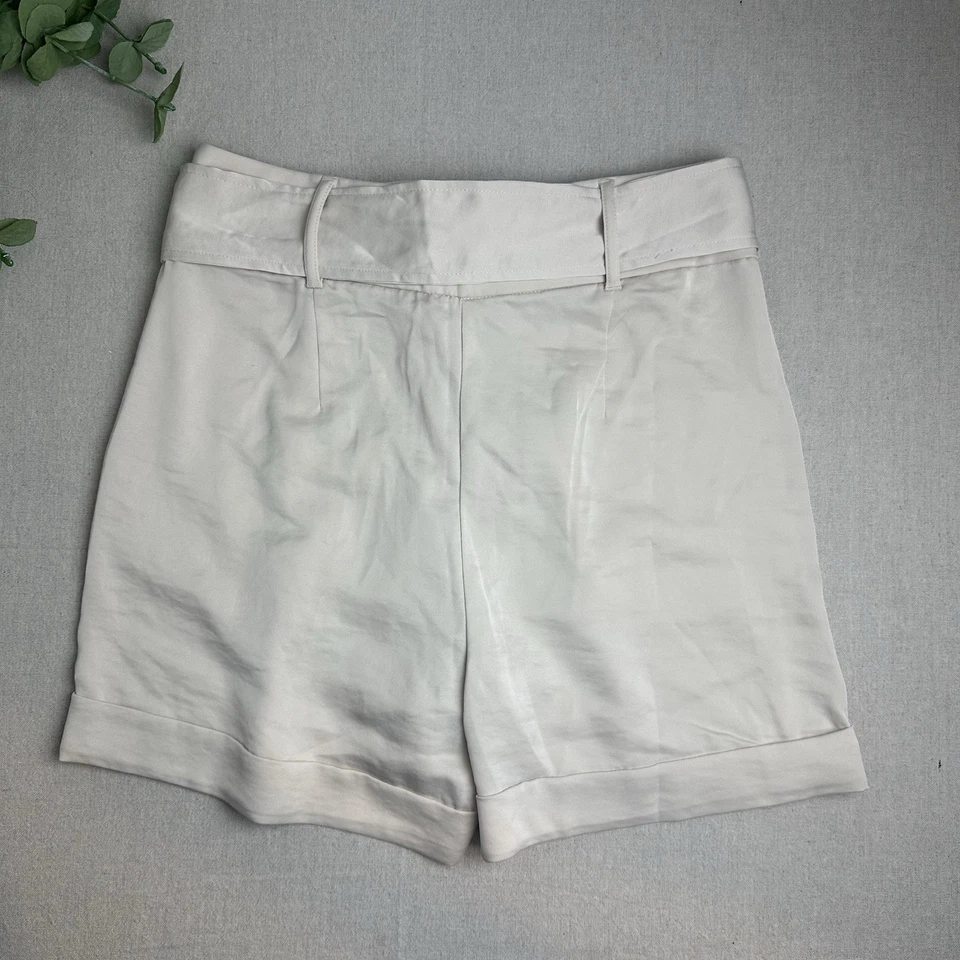Pantalones cortos Express para mujer talla 4 tiro súper alto con cinturón beige crema nuevos con etiquetas Foto 4 de 4