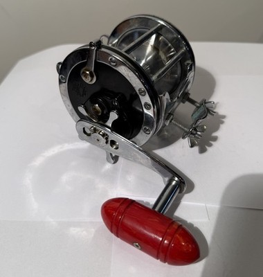 Pen Fishing Tackle Senator 4/0 113 reel Red Handle Nice !!