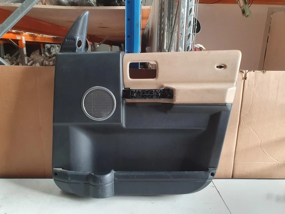 LANDROVER DISCOVERY L319 DOOR TRIM RH FRONT, TAN/BLACK, 03/05-09/09 - image 2 of 3