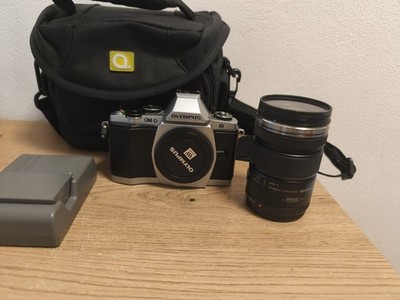 Olympus OM-D E-M5, 12-50mm mit Zubehörpaket