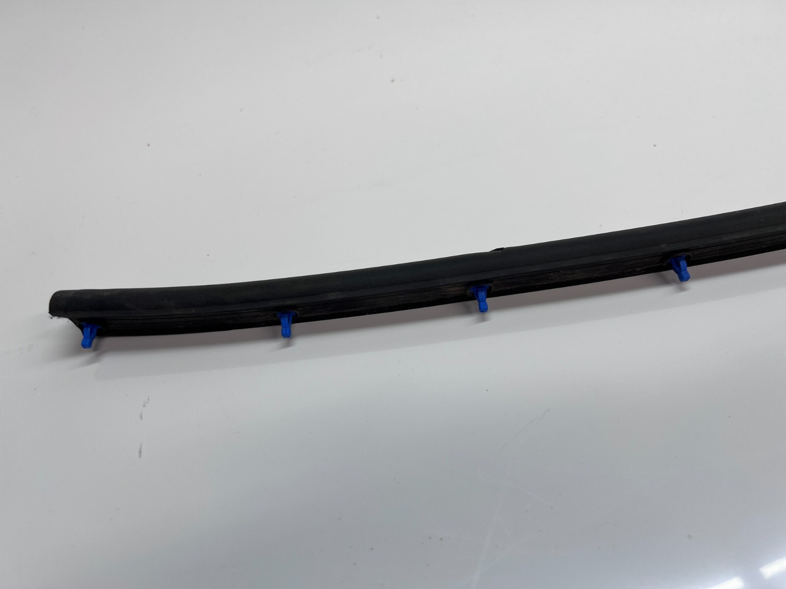 LAMBORGHINI AVENTADOR DRIVER LEFT LH DOOR SILL PANEL GASKET SEAL OEM 470853383