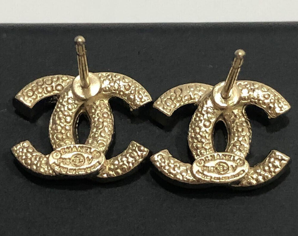 【テンション上がるアイテム】CHANEL ストラップ CCロゴ CHANEL CC Logos Rhinestone Stud Earrings Gold Tone F18V Auth