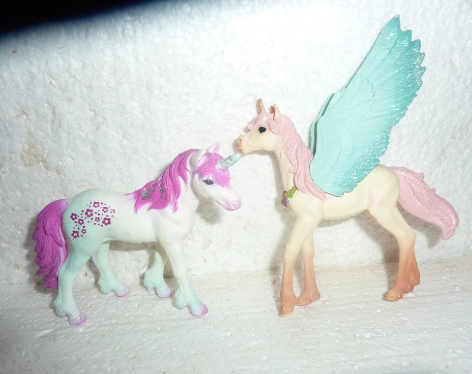Lot Of 4 Schleich Unicorns & Pegasus Mythical Animal Figures S-1 - Image 3 of 3