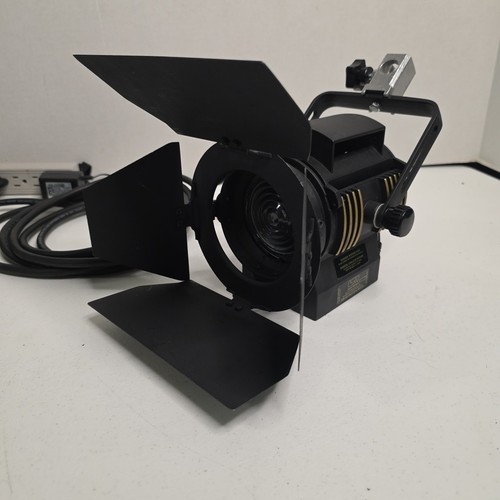 LTM  Pepper 200W Tungsten Fresnel / Spot W/ Lamp & Barndoors