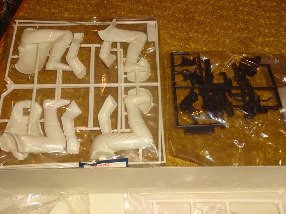 Kyosho 1:8 Motorrad RC Bausatz Yamaha YZR 500 Grand Prix Racer OVP - Bild 4 von 4