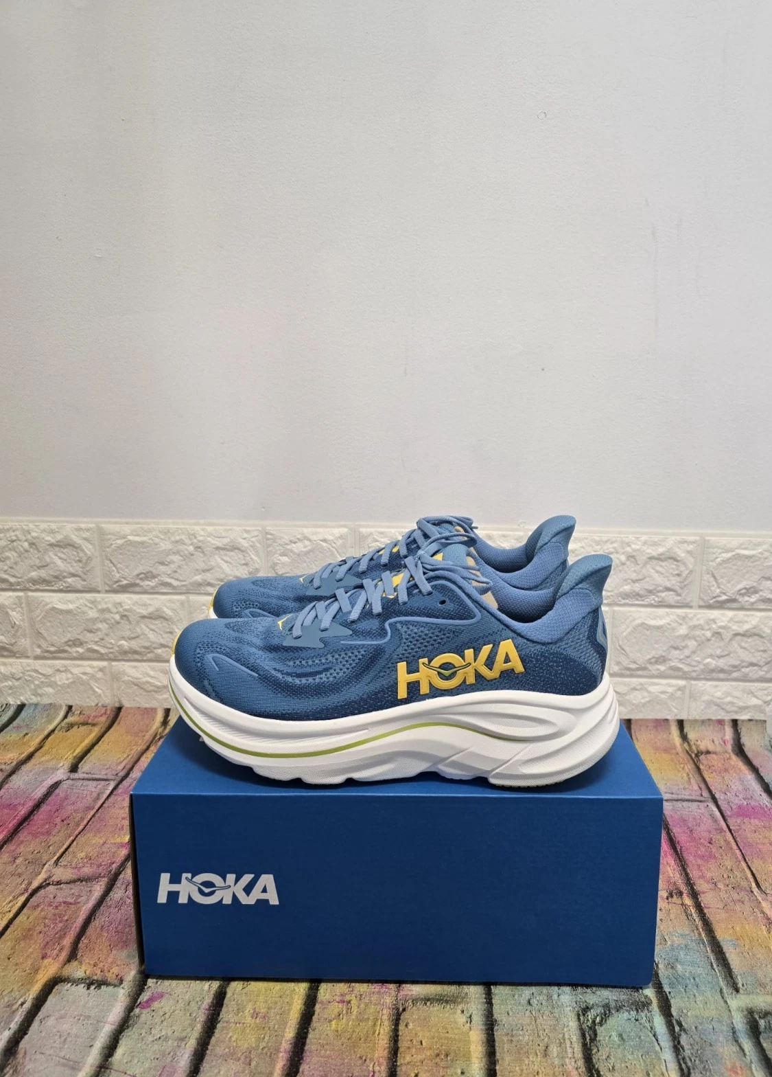 Scarpe da corsa su strada Hoka One One Clifton 10 larghe 2E UK 8 5 da uomo prezzo consigliato £ 140 Alpine