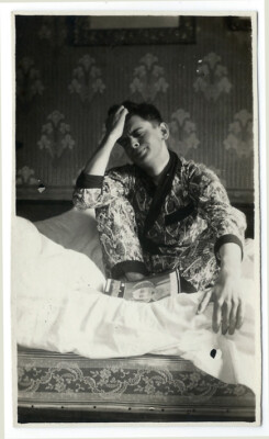 Anonymous photo circa 1930 a man awake - Tired man snapshot