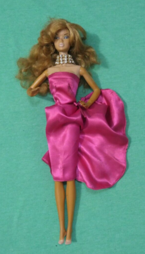 Poupée modèle Mattel Barbie muse ou similaire - Photo 1 sur 4