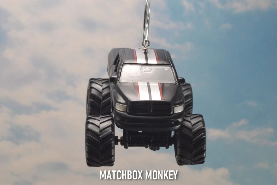 Dodge Ram 1500 2003 camioneta pickup cabina extendida elevada 1/64 adorno navideño personalizado Foto 4 de 4