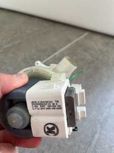 Ablaufpumpe Pumpe für Beko Waschmaschine / Waschtrockner 2840940100 mit Sieb