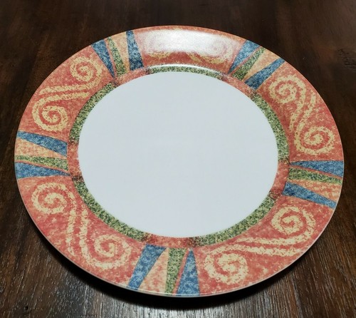 One Vtg Corelle by Corning Sand Art Pattern 10.25