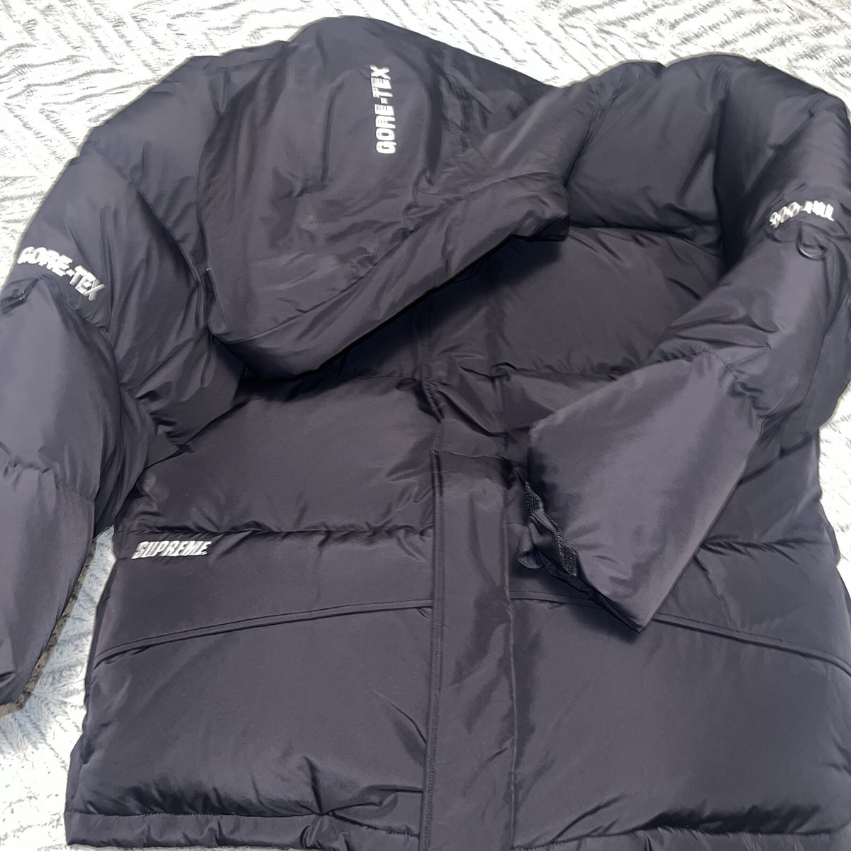 NEW SUPREME x GORE-TEX 900-Fill Down Parka Coat Black FW/24