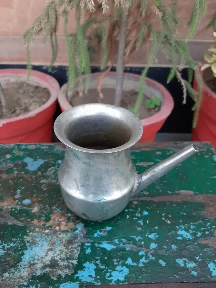 Olla de agua antigua alemana de plata primitiva templo religioso templo años 1900 con caño Foto 2 de 4