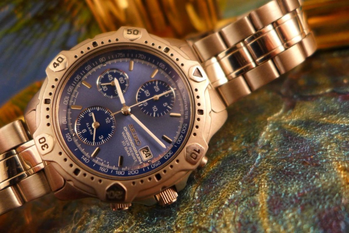 Sporty, 41mm Seiko Blue on Grey Chronograph with date 7T32 6E40