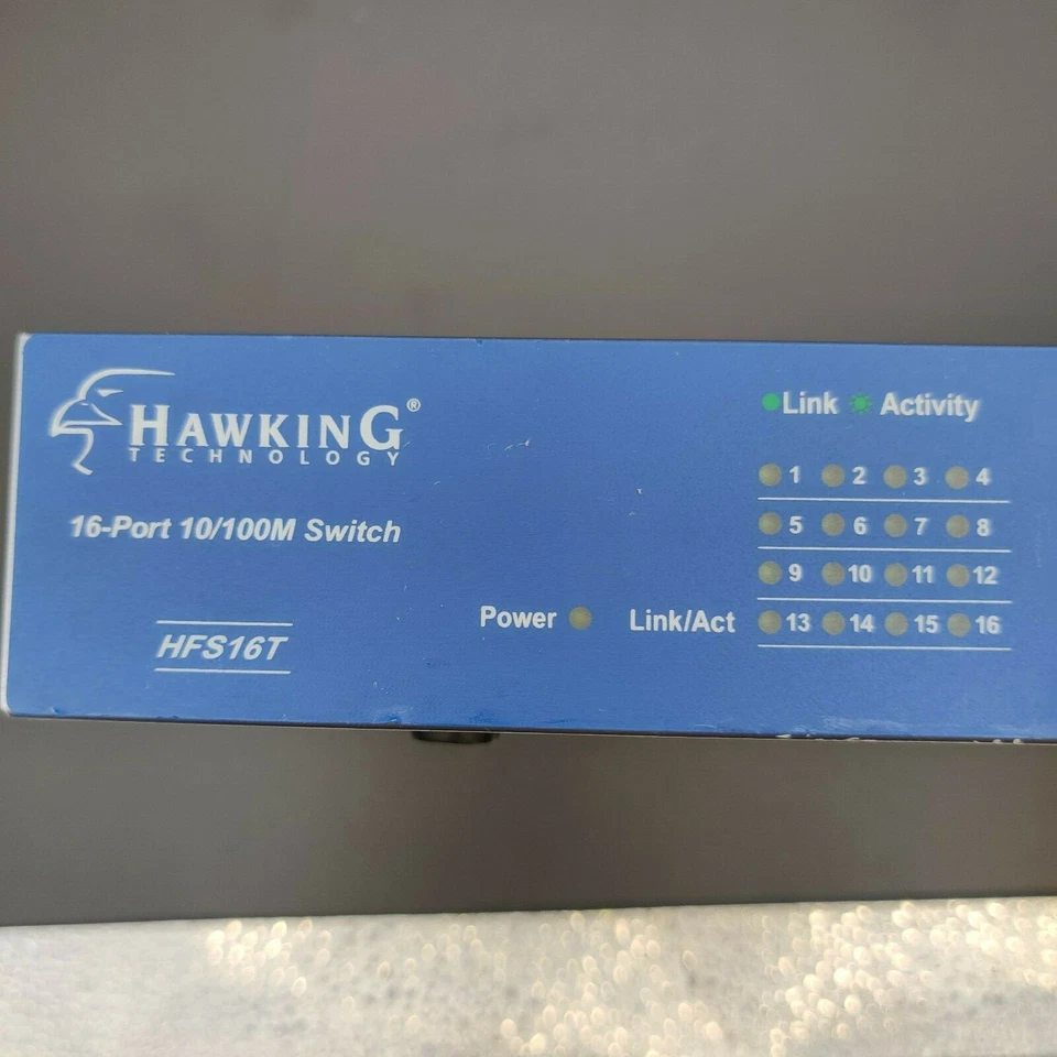 Interruptor de montaje en rack Hawking Technology HFS16T 16 puertos Foto 3 de 4