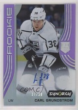 2019-20 Upper Deck Synergy Rookies Purple 37/38 Carl Grundstrom #81 Auto 3vx