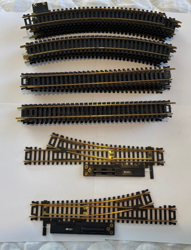 Train Loop Set HO Gauge 5 unit train set & loop track, Includes Loco & 4 cars, 2 Pwr ...