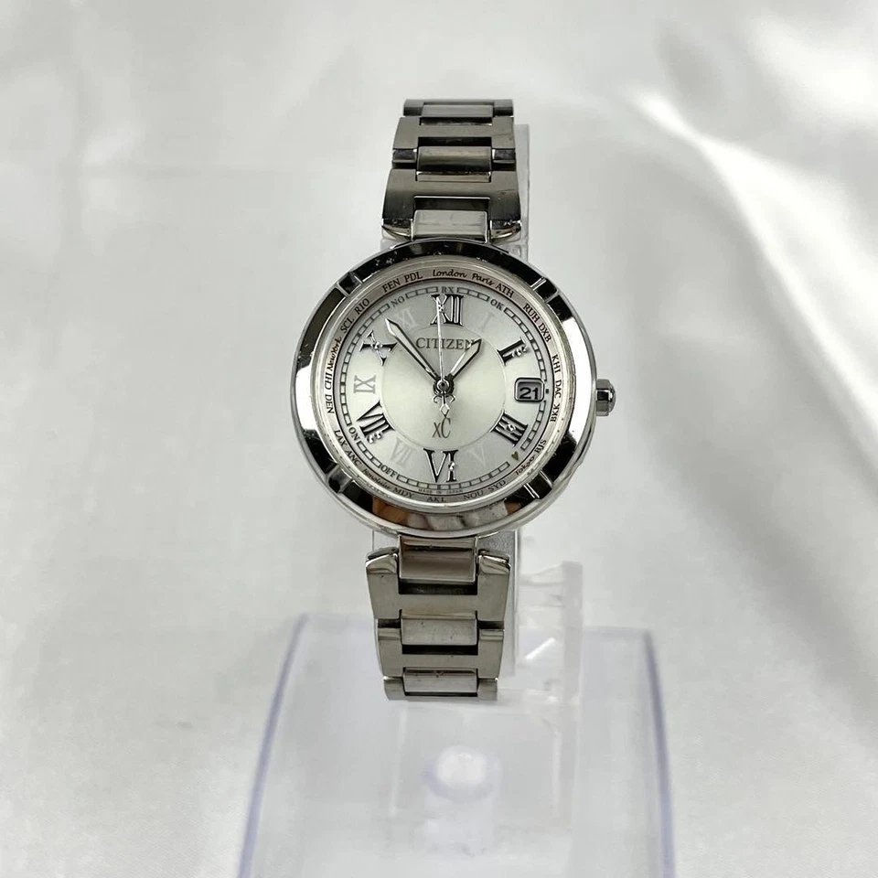 Reloj Citizen XC Cross Sea Fecha Diamante Damas Titanio Happy Flight 27mm Foto 2 de 4