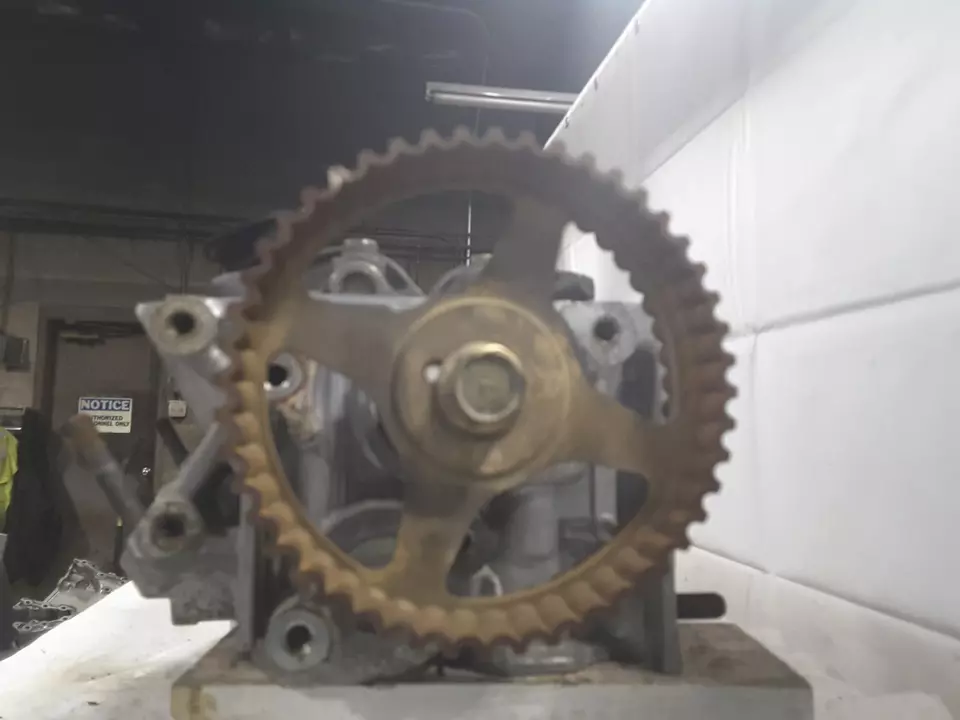 Used Left Engine Cylinder Head fits: 1997 Dodge Avenger 6-153 2.5L Cpe Left Grad Foto 2 de 4