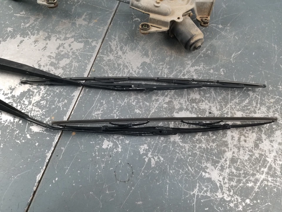 2003 Acura RSX Windshield Wiper Motor / Arms #1222 B7 - Image 3 of 4