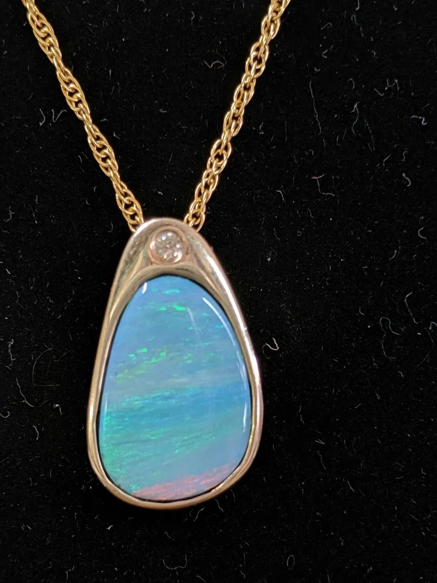 Australian Opal and 14k Yellow Gold Necklace - The Jewelbox