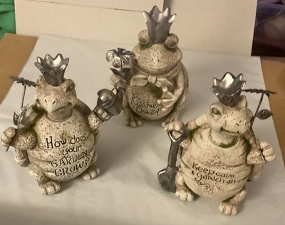 2 Happy TURTLES and a Frog these are cute and would be great to put anywhere.