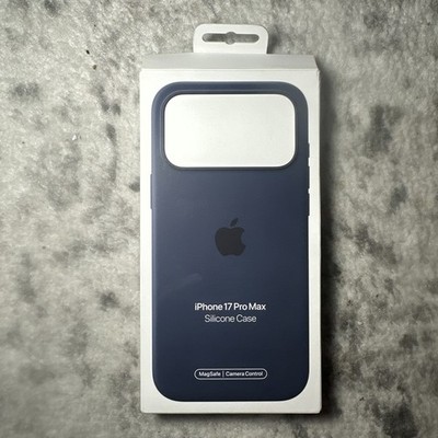 Apple iPhone 17 Pro Max Silicone MagSafe Case MGFP4ZM/A - Midnight, Open Box