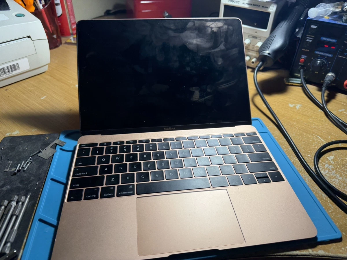 【即日発送】MacBook 2017 12inch 8GB SSD250GB Amazon.com: Apple 2017 Macbook with 1.2GHz Intel Core m3 (12-inch