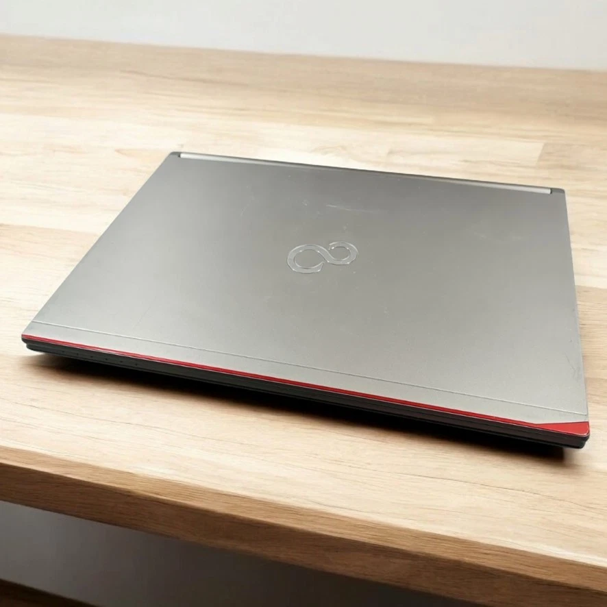 Portátil Fujitsu Lifebook E746 14" i5-6300U 8GB RAM / 256GB SSD / Windows 10 Pro - Imagen 2 de 2