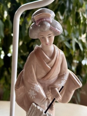 Vintage Japanese female figure hand painted Table Lamp (Ardalt Lenwile)