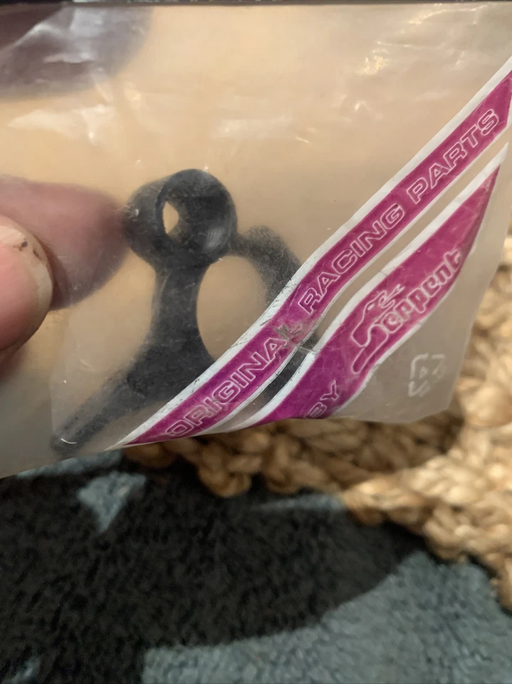 New Serpent # 801210 ~ Left Steering Block for Impulse - Image 2 of 3