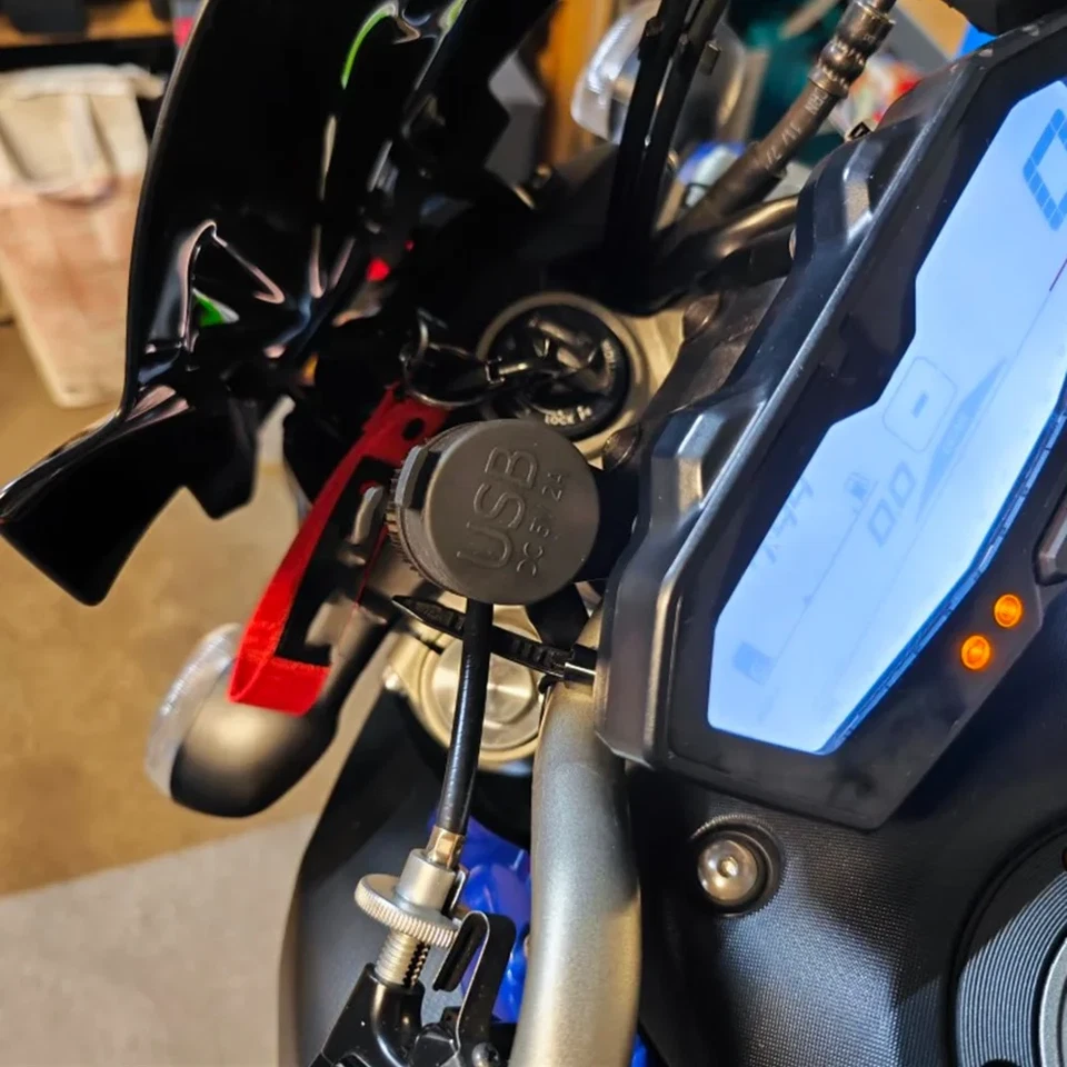 Dual USB Charger Plug Socket Adapter For YAMAHA MT-09 2018-2023 FZ-09 2017-2017 Foto 2 de 4