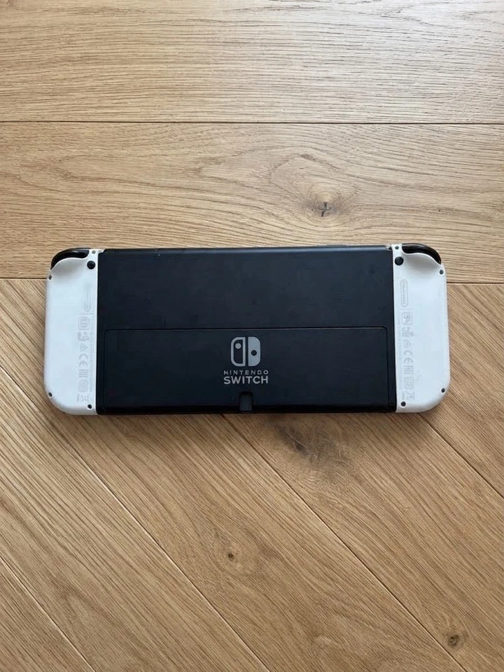 Nintendo Switch OLED, photo 2 of 5