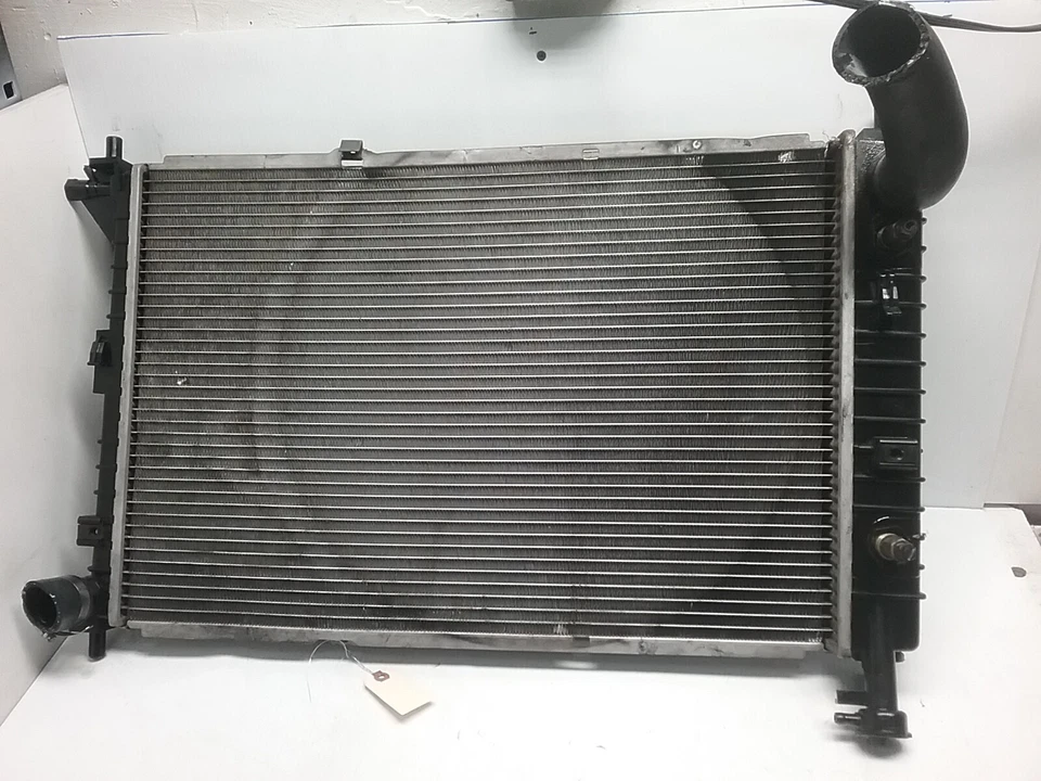 1999 2000 2001 2002 2003 2004 Ford Mustang conjunto de radiador 3.8L automático - Imagem 2 de 4