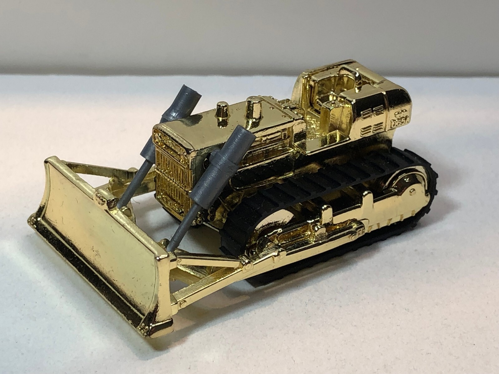 TOMY TOMICA  No.70  KOMATSU BULLDOZER D65A (Mebae -Shogakukan) GOLD PLATED CHINA