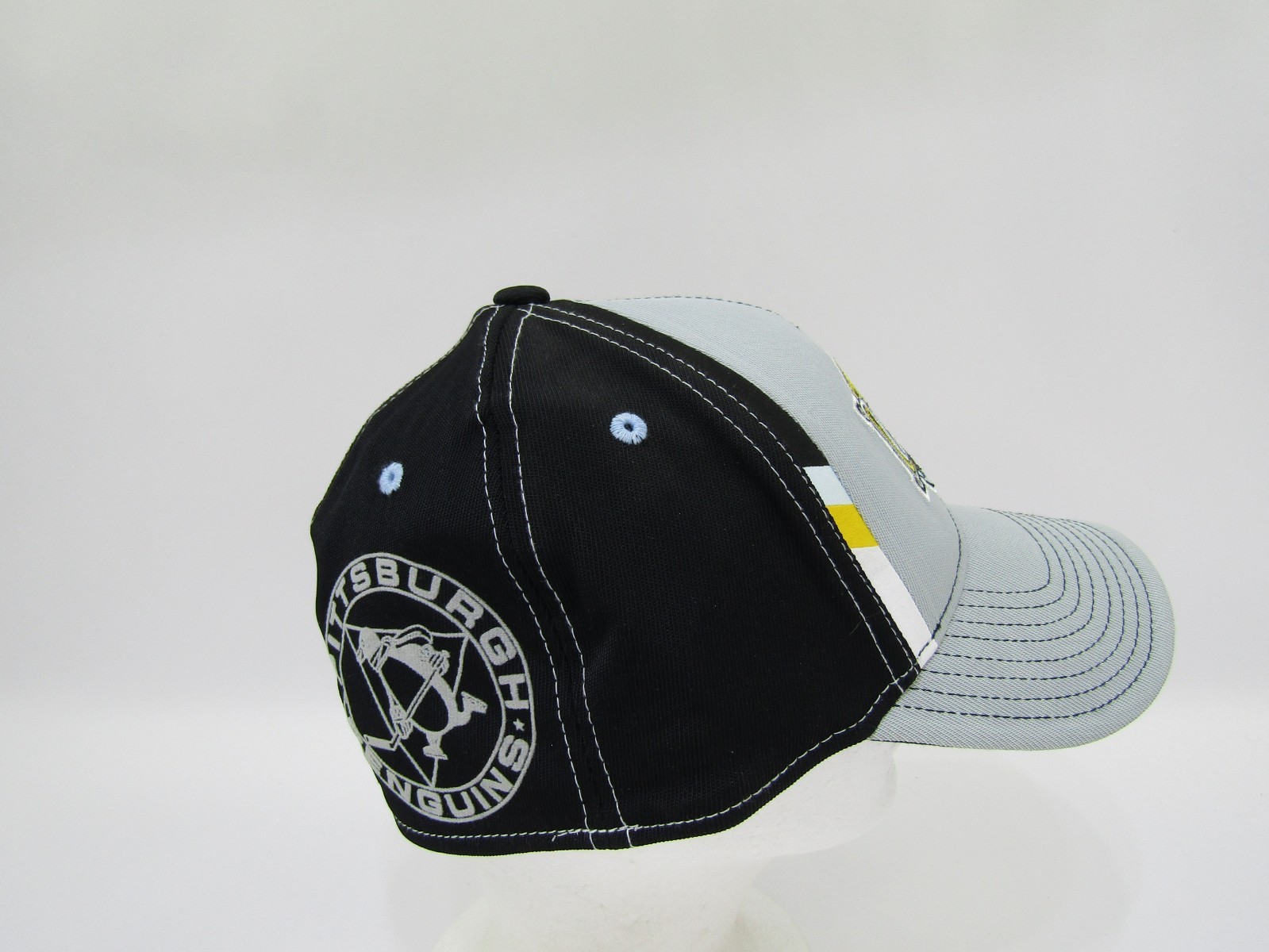 Winter Classic Pittsburgh 2011 NHL Hockey Hat Reebok Fitmax Pro Shape Cap New thumbnail 2