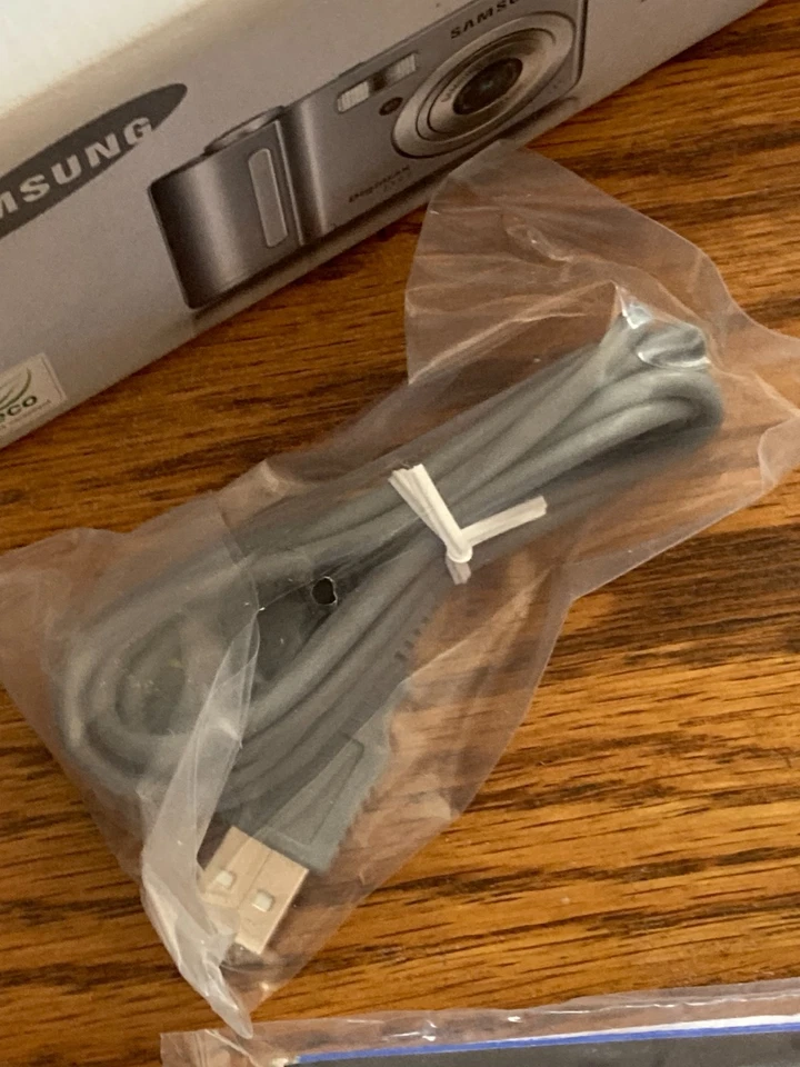 BRAND NEW Samsung Digimax D53 5MP Digital Compact Camera 3X Optical Zoom Silver - Image 4 of 4