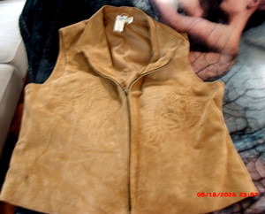 Coldwater Creek leather vest beige /tan lined with zipper  Sz L Very nice READ !