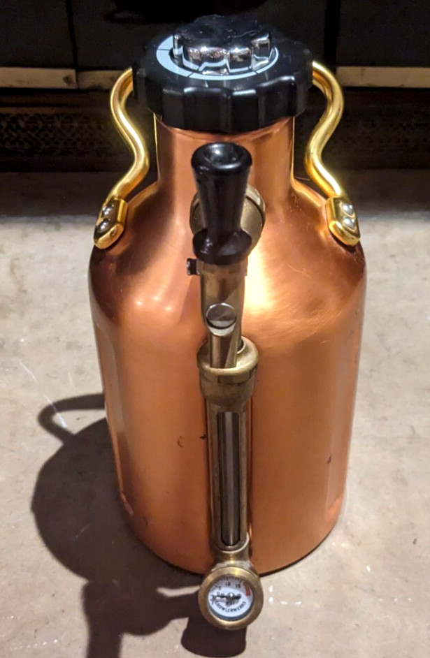 Growler Werks 64 oz Beer Dispenser and Carbonator Home Brew Copper Keg